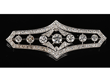 An Art Deco white gold and diamond brooc
