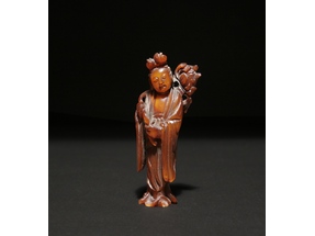 A Qing dynasty carved horn figure.