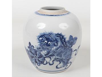 An 18th century Chinese blue and white g
