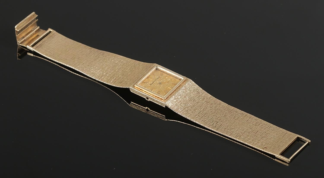 A boxed Bueche Girod 9ct gold wristwatch