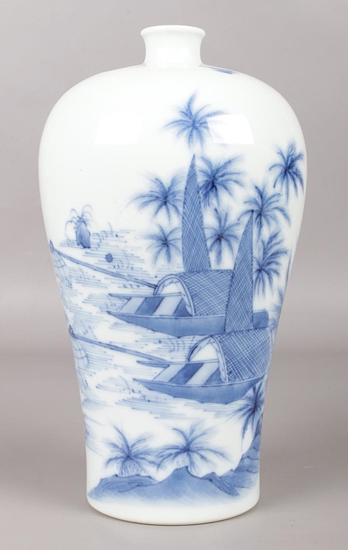 A Chinese blue and white meiping vase.
