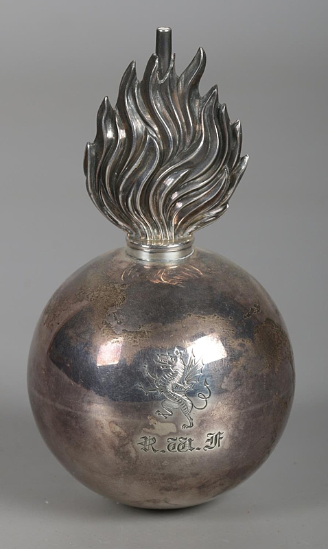 An Edwardian silver military grenade tab
