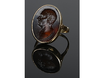 An 18ct gold intaglio ring, portrait of 