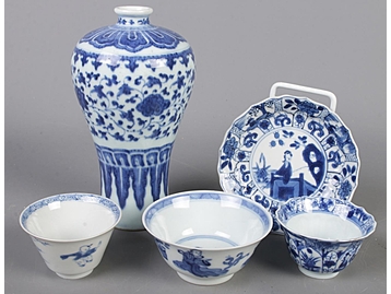 A small collection of Oriental blue & wh