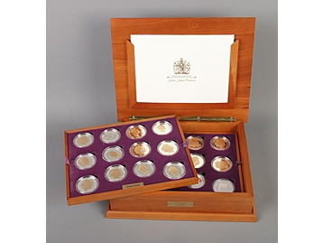 The Royal Mint Queen Elizabeth II Golden
