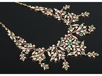 A gold, emerald and seed pearl necklace 