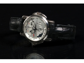 A Ulysse Nardin automatic wristwatch.