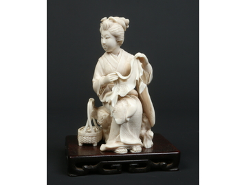 A fine Japanese Meiji period ivory okimo