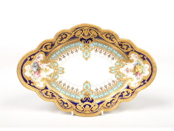 A fine Royal Crown Derby scalloped dish 